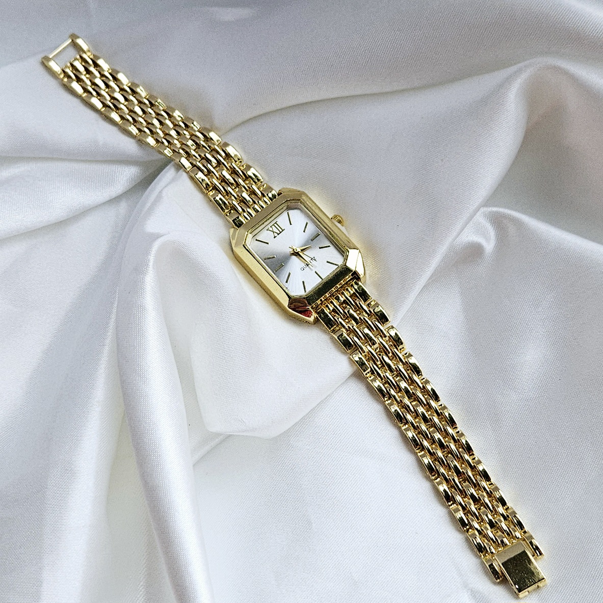 Užsegamas laikrodis auksas&balta