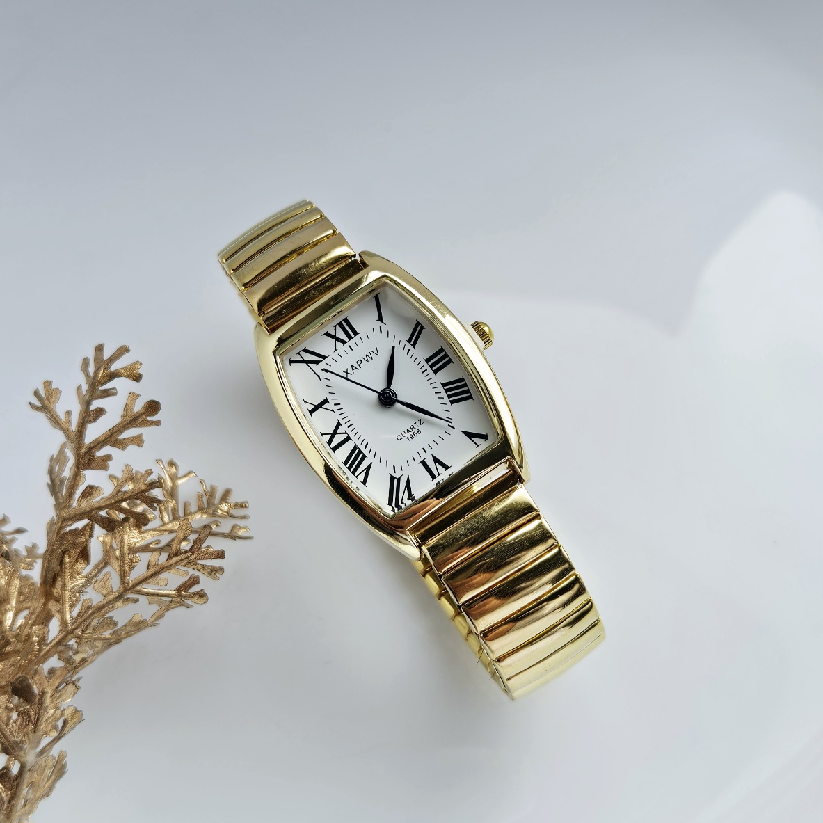 Vintažinės išvaizdos tamprus laikrodis