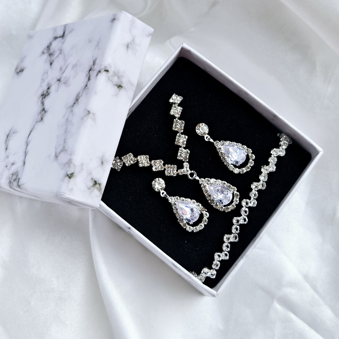 Žėrintis papuošalų komplektas