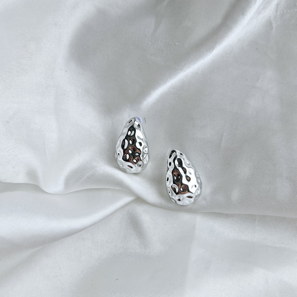 Lašo formos išskirtinio dizaino auskarai