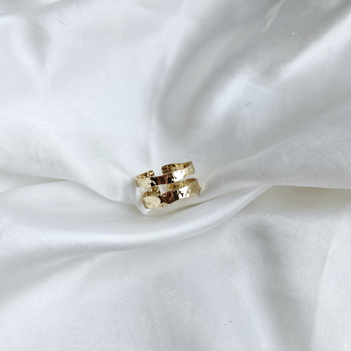 Tekstūruotas žiedas