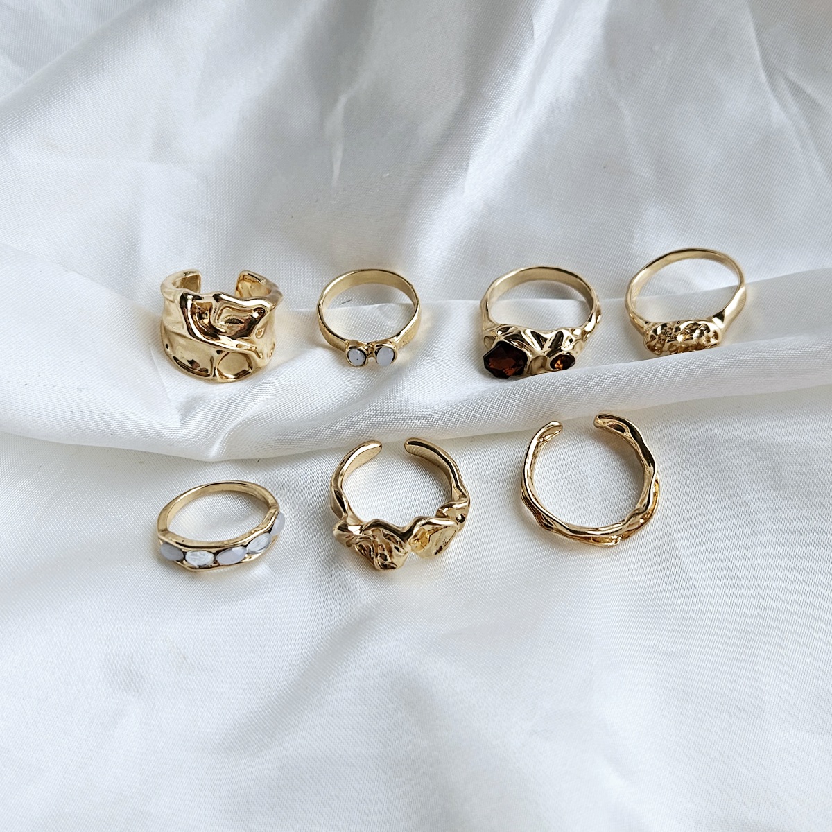 Minimalistinių žiedų rinkinys