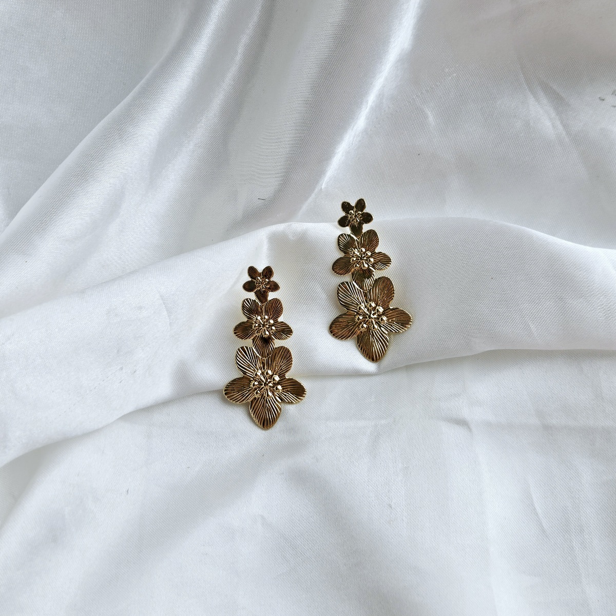 Trijų gėlyčių derinio auskarai