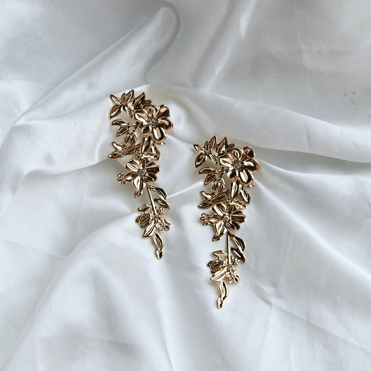 Masyvūs vakariniai auskarai