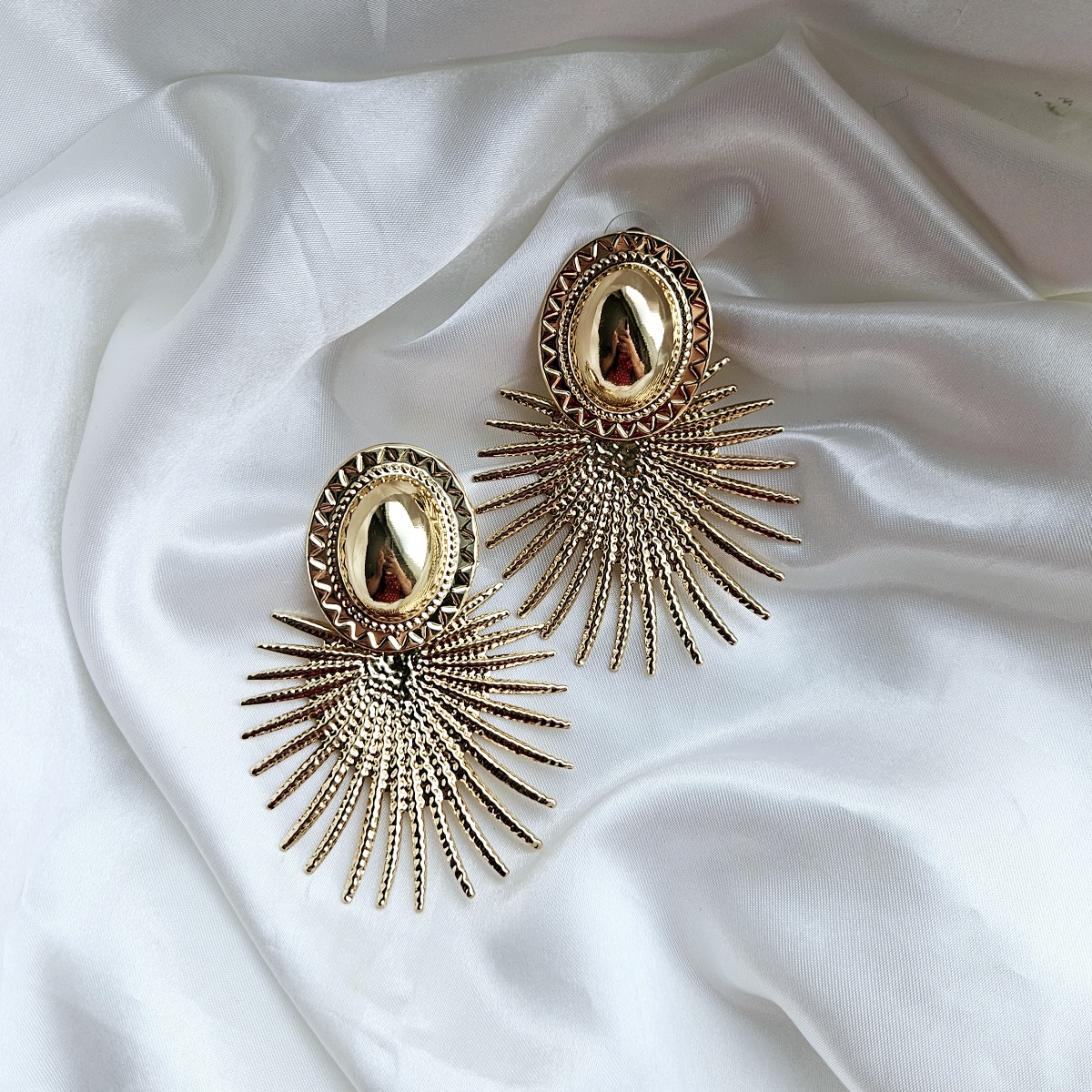 Masyvesni auskarai su spygliais