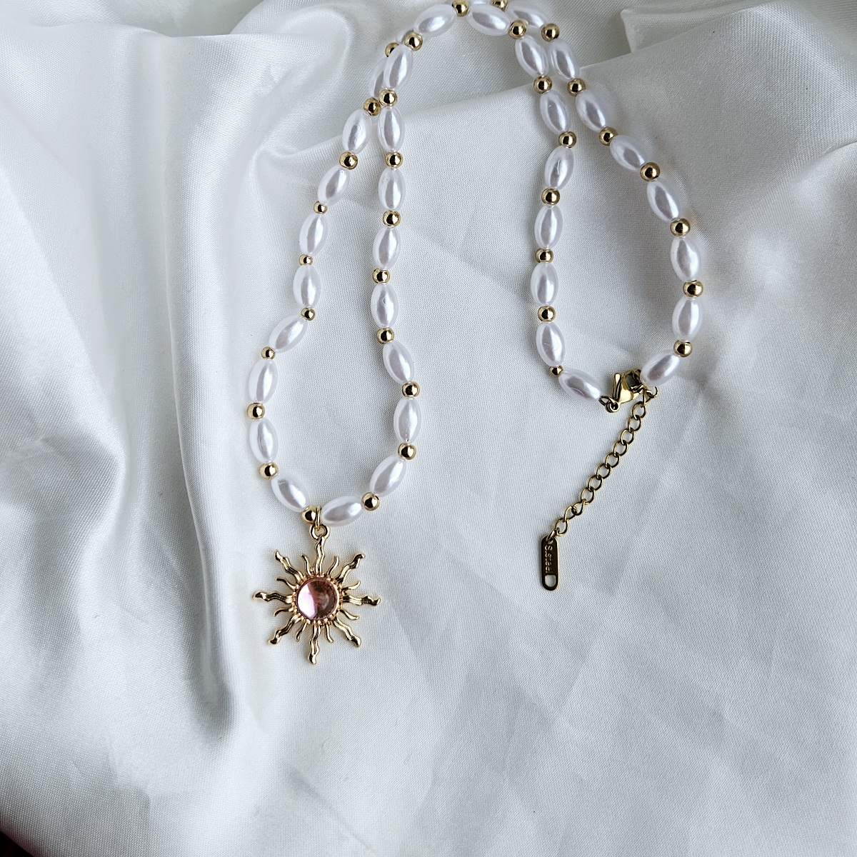 Minimalistinis kaklo papuošalas